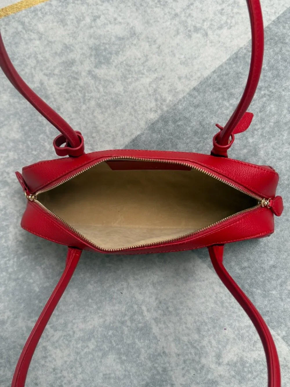 Elegant Slim Rectangular Underarm Shoulder Bag, Red Pebbled Faux‑Leather Zip‑